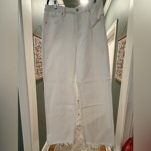 Elegant White Cropped Jeans for Women
